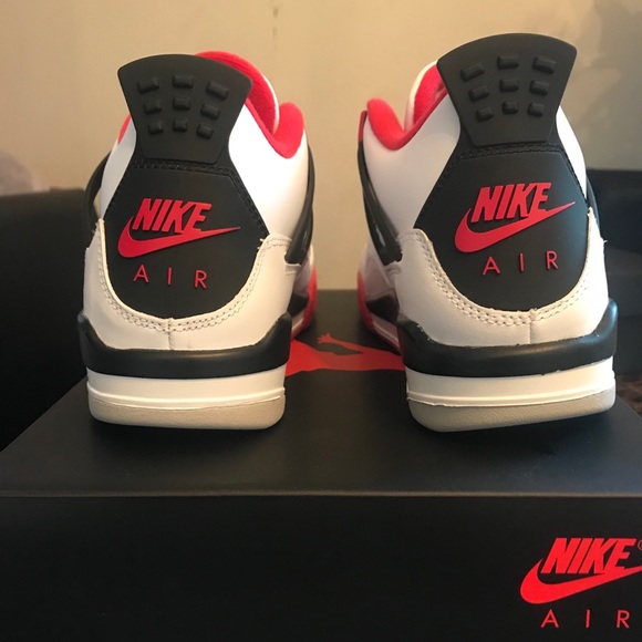 Jordan 4 Retro Fire Red (2020) Sz. 7Y - Picture 1 of 5